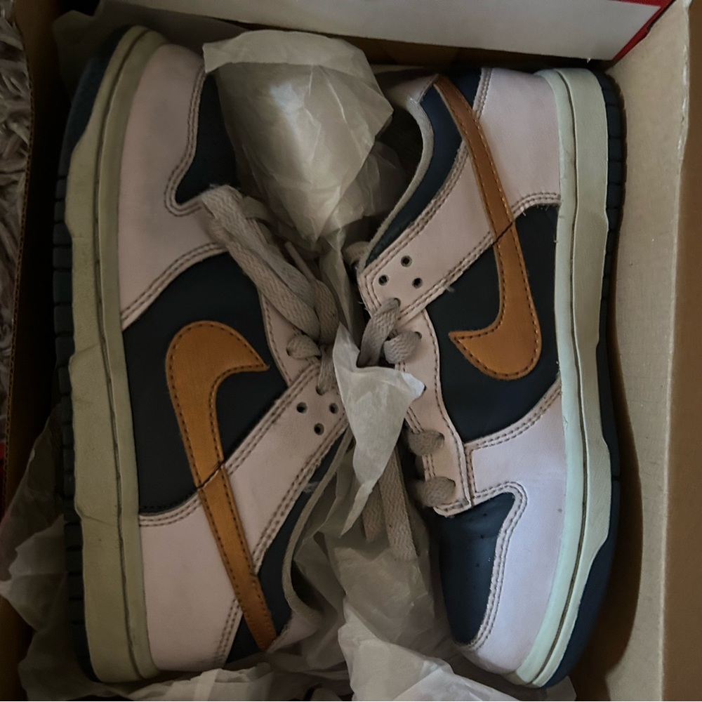 DUNK SALE - Picture 2 of 4
